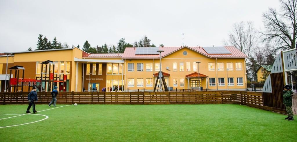 Eklöfska skolans gård.